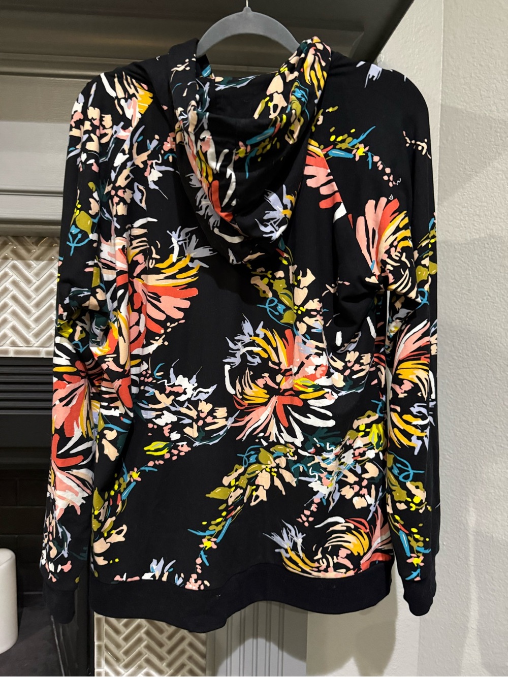 Black multicolor long sleeve tee/hoodie. Super soft. ((( Size L - XL )) - Picture 3 of 3